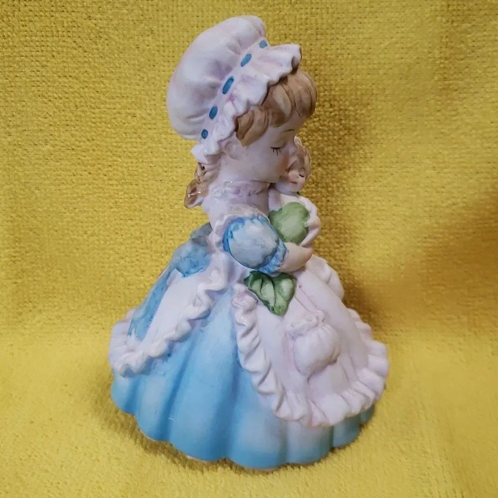 Vintage Porcelain Nursemaid and Baby Revolving Musical Figurine "Brahms Lullaby" - Picture 4 of 7